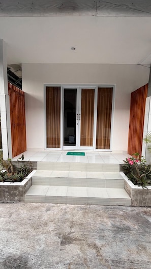 Deluxe Double Room, Garden View | Desk, free WiFi