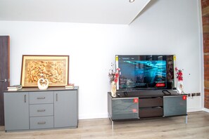 Interior - New Apartment - Sleeps 4 - Parking - City Centre (Bradford)