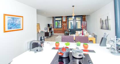 New Apartment - Sleeps 4 - Parking - City Centre