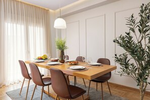 Dining - The Athenian Aroma - 3BDRM Exclusive Residence (Athina)