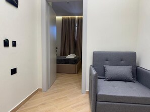Standard Triple Room | Soundproofing - Hotel Tuyo (Tirana)