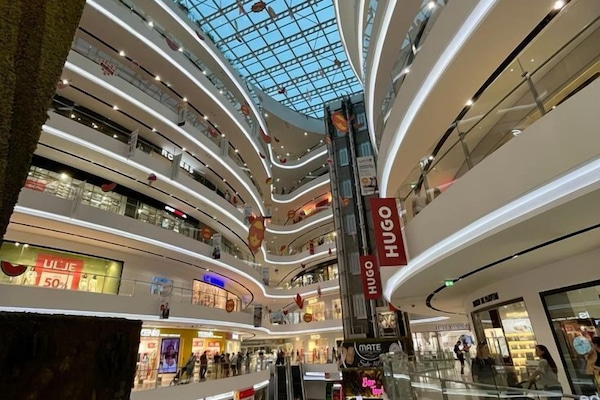 Shopping centre shuttle