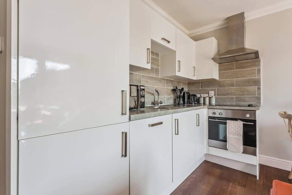 Refrigerador, microondas, horno, placa de cocina
