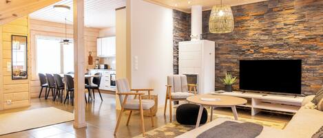 Maisonnette, 4 slaapkamers, uitzicht op tuin | Woonruimte | Flatscreentelevisie