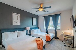 Een strijkplank/strijkijzer, wifi, beddengoed