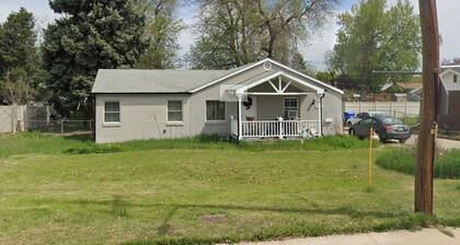 Charming 2-bedroom estate in peaceful Loveland with AC