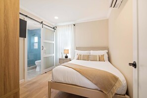 2 室のベッドルーム、アイロン / アイロン台、WiFi、ベッドシーツ