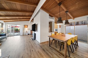 Interior - Casual La Jolla Gem , Views & Space for 10 (San Diego)