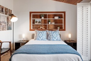 5 bedrooms, desk, iron/ironing board, WiFi - Casual La Jolla Gem , Views & Space for 10 (San Diego)