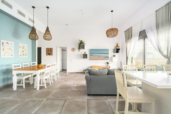 Apartment, Garden View | Living area