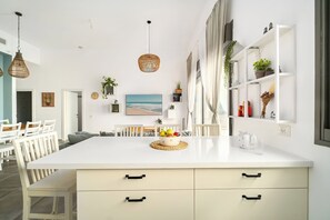 Apartament, vistes al jardí | Zona de menjador de l'habitació