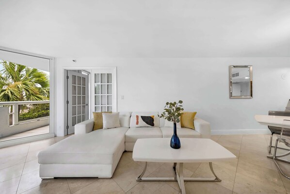TV, offices - Tropical Palm & Bay Views | Balcony | StayCozy (Miami)
