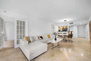 TV - 1Bedroom Serene Ocean View (Miami)