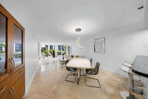 Dining - 1Bedroom Serene Ocean View (Miami)