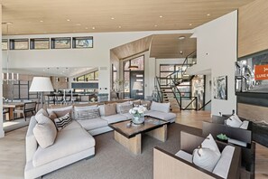 スマートテレビ、暖炉、テレビゲーム、書庫