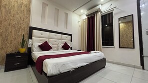 Doppelzimmer, Balkon, Stadtblick