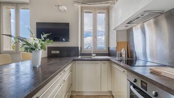 Micro-ondes, four, plaque de cuisson, lave-vaisselle