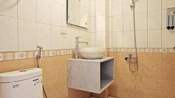 Doccia, set di cortesia gratuito, asciugacapelli, asciugamani