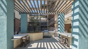 Property grounds - Stylish Tempe ASU Stay  | Pool, Gym, Parking, W/D (Tempe)