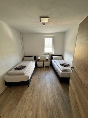 WiFi, bed sheets