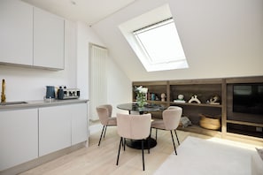 Apartment, Balcony | Private kitchen
