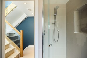 Apartment, Balkon | Badezimmer