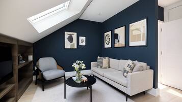 Apartment, Balcony | Living area