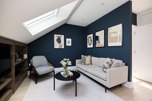 Apartment, Balcony | Living area