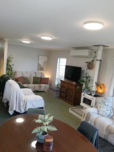 Cosy Papamoa Beachside Getaway in Prime Location.