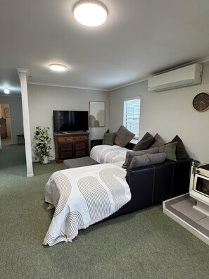 3 bedrooms, free WiFi, bed sheets