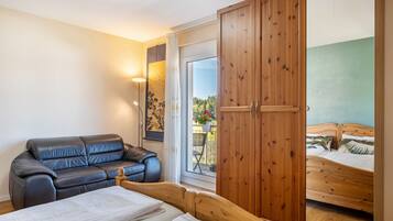 1 habitación, tabla de planchar con plancha, wifi y ropa de cama