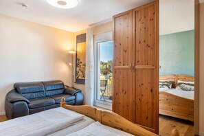 1 slaapkamer, een strijkplank/strijkijzer, wifi, beddengoed