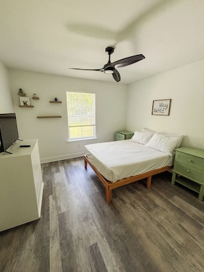 3 bedrooms, iron/ironing board, WiFi, bed sheets - Charming 3-bedroom minutes from OWA (Foley)