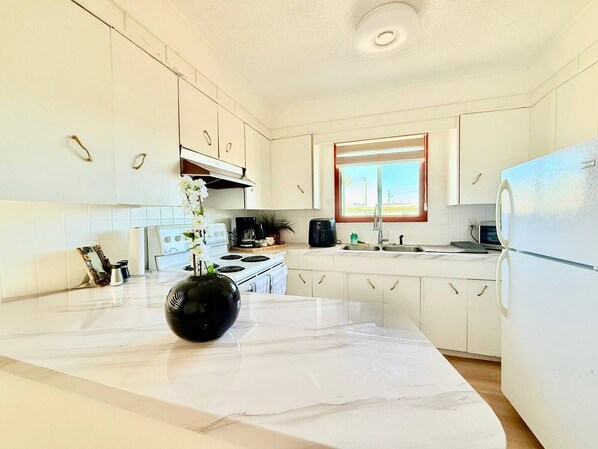 Fridge, microwave, oven, stovetop