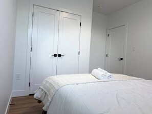 2 makuuhuonetta, silitysrauta/-lauta, ilmainen Wi-Fi, vuodevaatteet