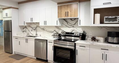 2 Bdrm Legal Suite| Newly Built| 20 mins Airport