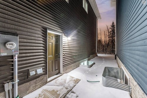 New Built|Spacious Legal Suite Bsmt|Games|Netflix