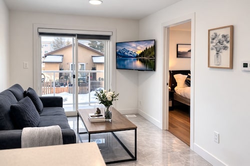 Cozy 2 bedroom suite | Pet Friendly| Heated Garage