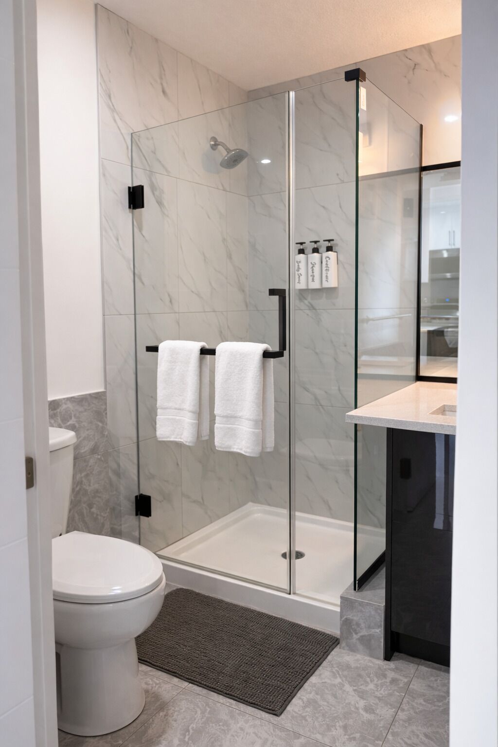 Sèche-cheveux, serviettes fournies