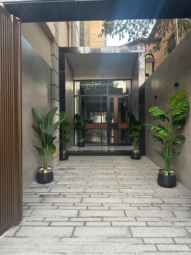 Luxury 3 Bedrooms Cozy Apartment on Shahrah-e-Faisal