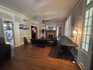 Parihoitohuone(ita), poreallas, höyrysauna, vartalohoitoja, mutakylpyjä