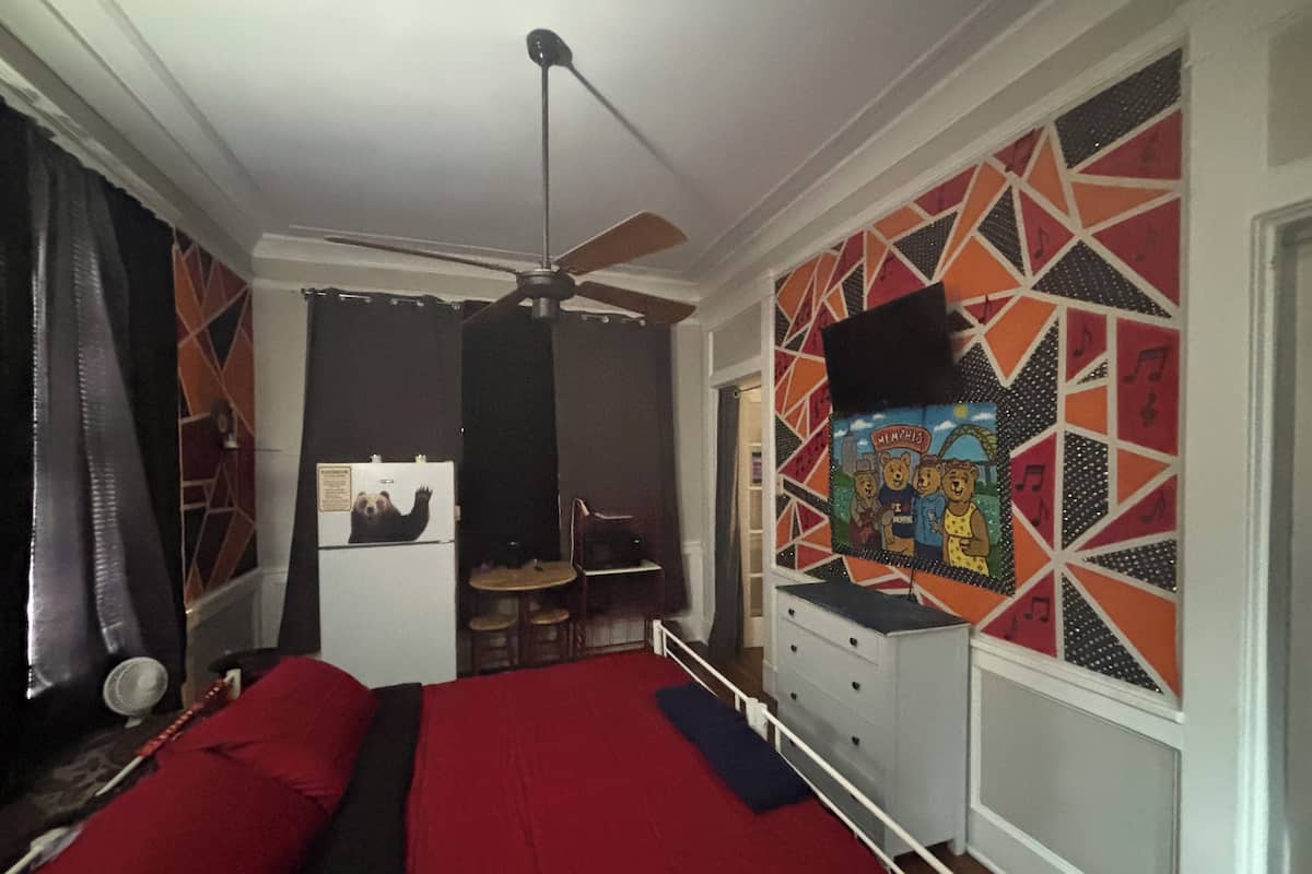 컴포트룸 | 고급 침구, 노트북 작업 공간, 무료 WiFi, 침대 시트