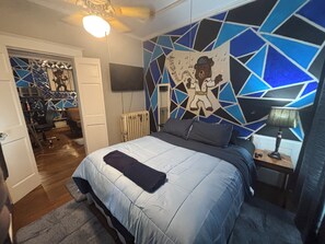 Studio Suite tiện nghi đơn giản | Bộ đồ giường cao cấp, khu vực làm việc phù hợp cho laptop 