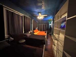 Habitació quàdruple Comfort | Roba de llit d'alta qualitat i espai de treball apte per a portàtils 