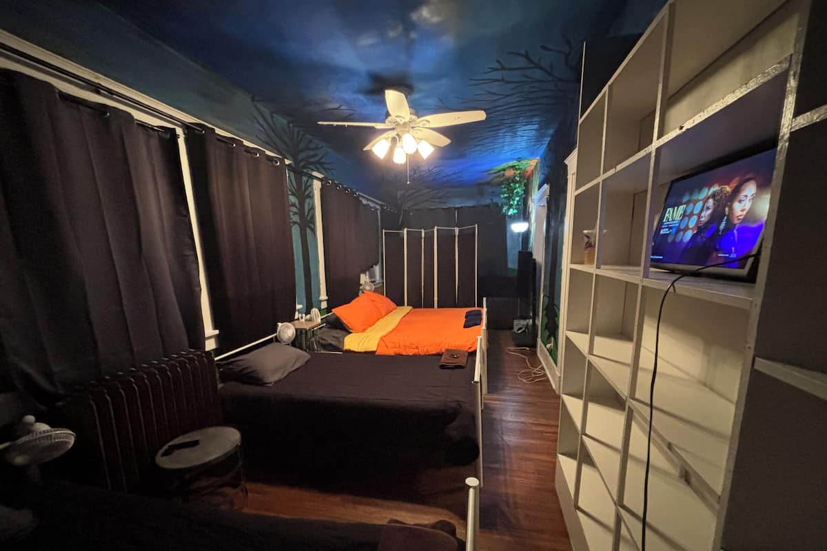 Comfort fyrbäddsrum | Sängtillbehör av högsta kvalitet, arbetsyta för laptop och gratis wi-fi