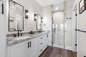 Douche, serviettes fournies