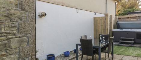 รับประทานอาหารกลางแจ้ง