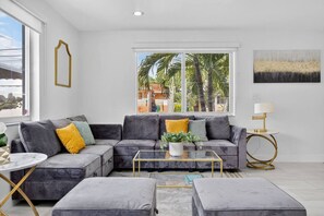 Smart TV, foosball - Luxe 4BR Miami Pool&near Airport (Miami)