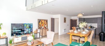 Apartment - Sleeps 4 - Parking - Workspace
