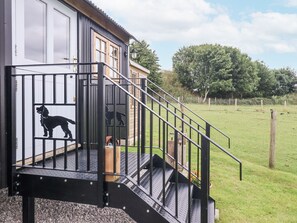 Property grounds - Wolds Hoot (York)